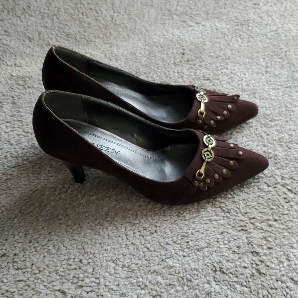 !!! HOST PICK!!!/10 Queen Suede Shoes - Picture 2 of 13